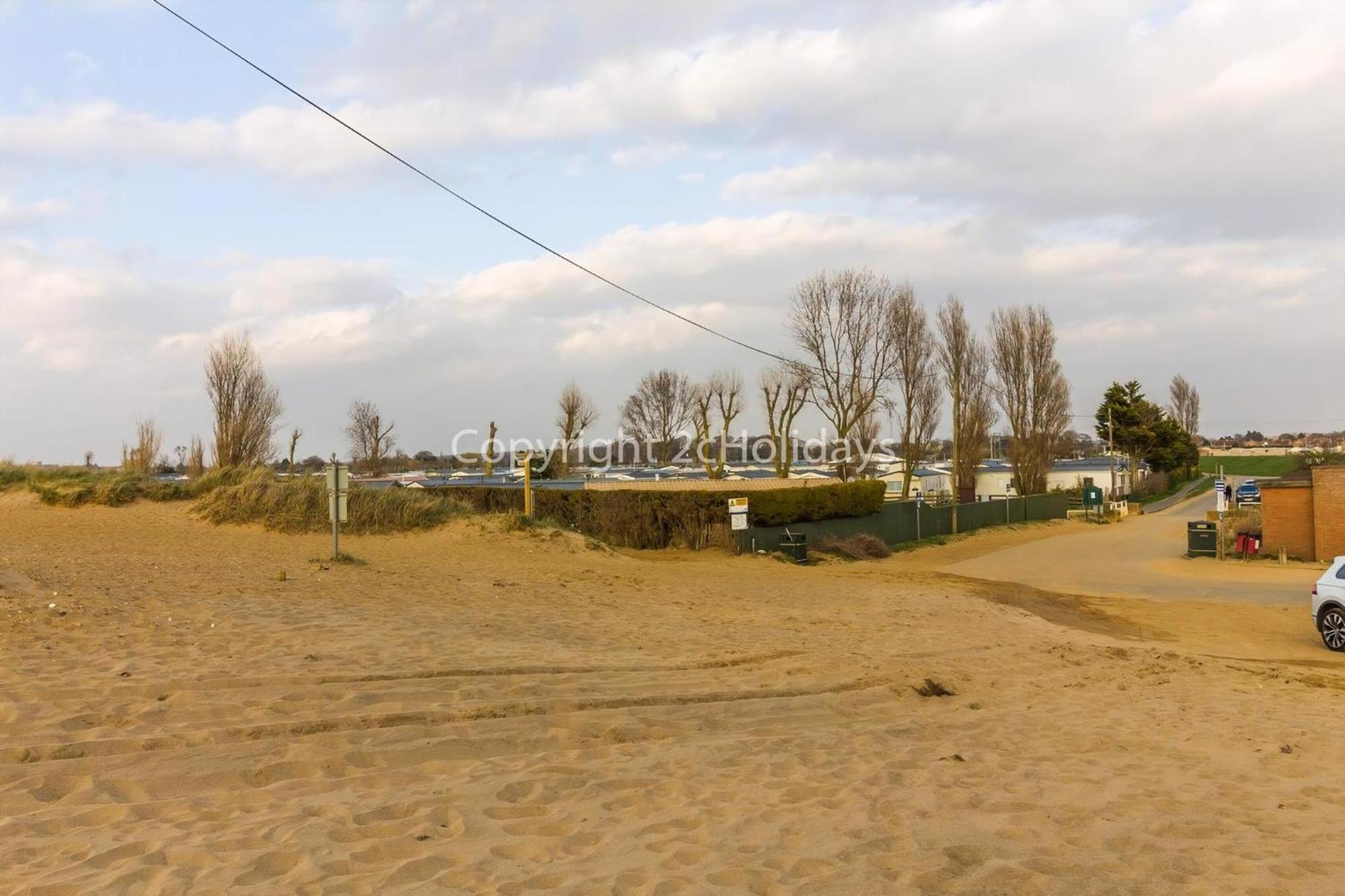 Lovely 6 Berth Caravan With Decking To The Side In Heacham Ref 21040E Exterior foto